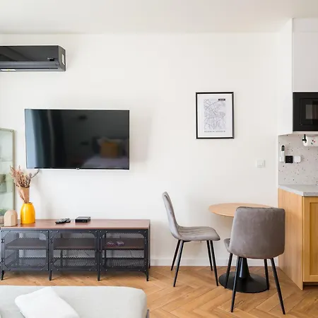 Modern Flow By Bookinghost *